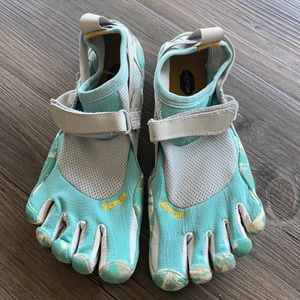 Vibram FiveFingers women’s size 6.5 (W37)